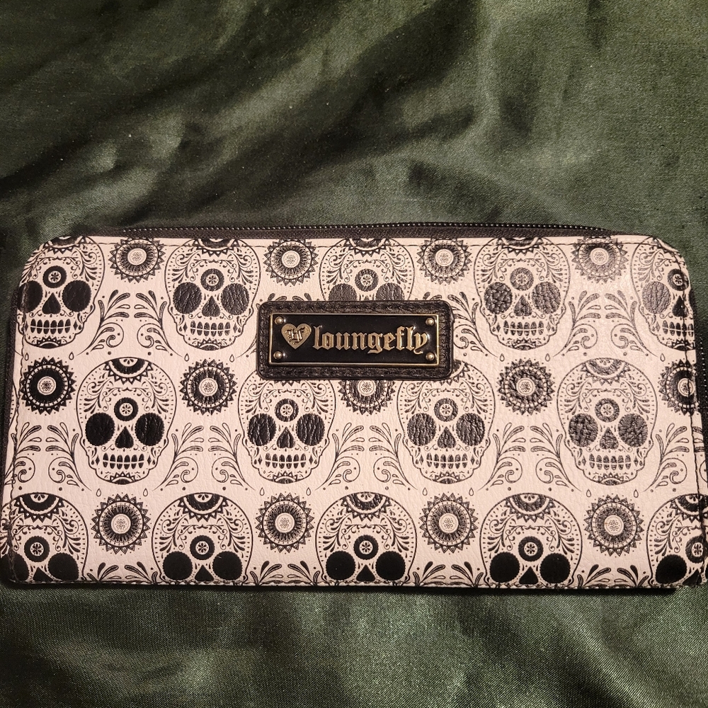 Loungefly Pirates Of The Caribbean Skull Wallet NEW